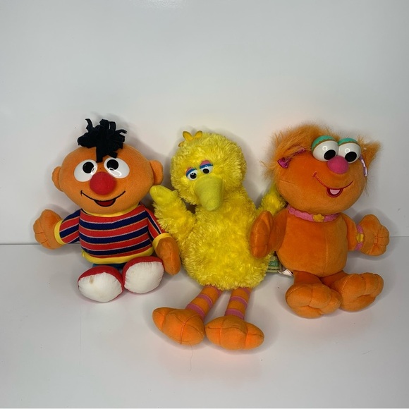 Sesame Street plush bundle- Earnie- Big bird -Zoe - Picture 1 of 14
